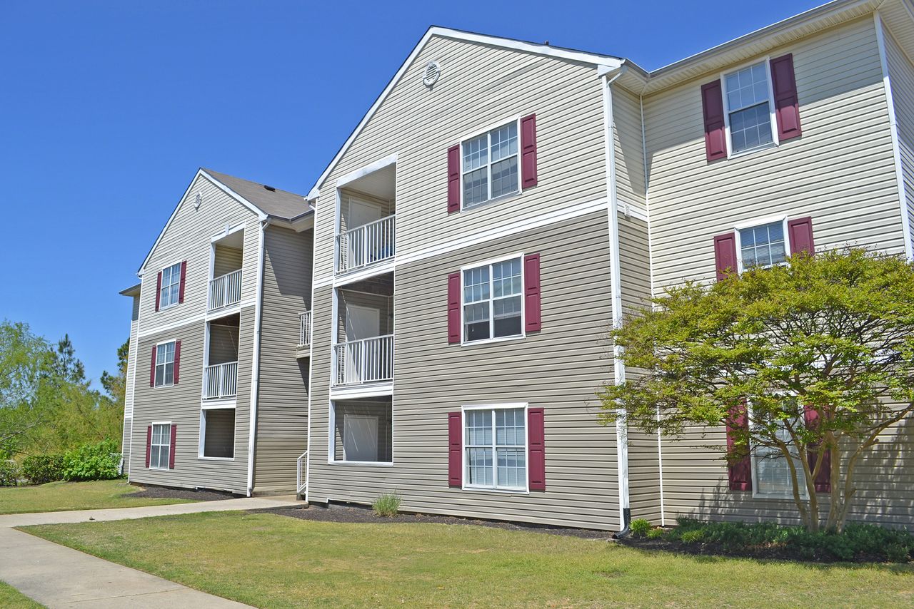 Photo of AUTUMN RIDGE APTS at 3901 AUTUMN RIDGE CT MEMPHIS, TN 38115