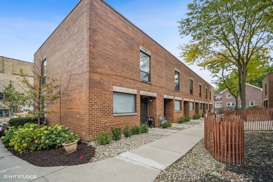 Photo of WALNUT PLACE APARTMENTS at 654 WALNUT ST HIGHLAND PARK, IL 60035