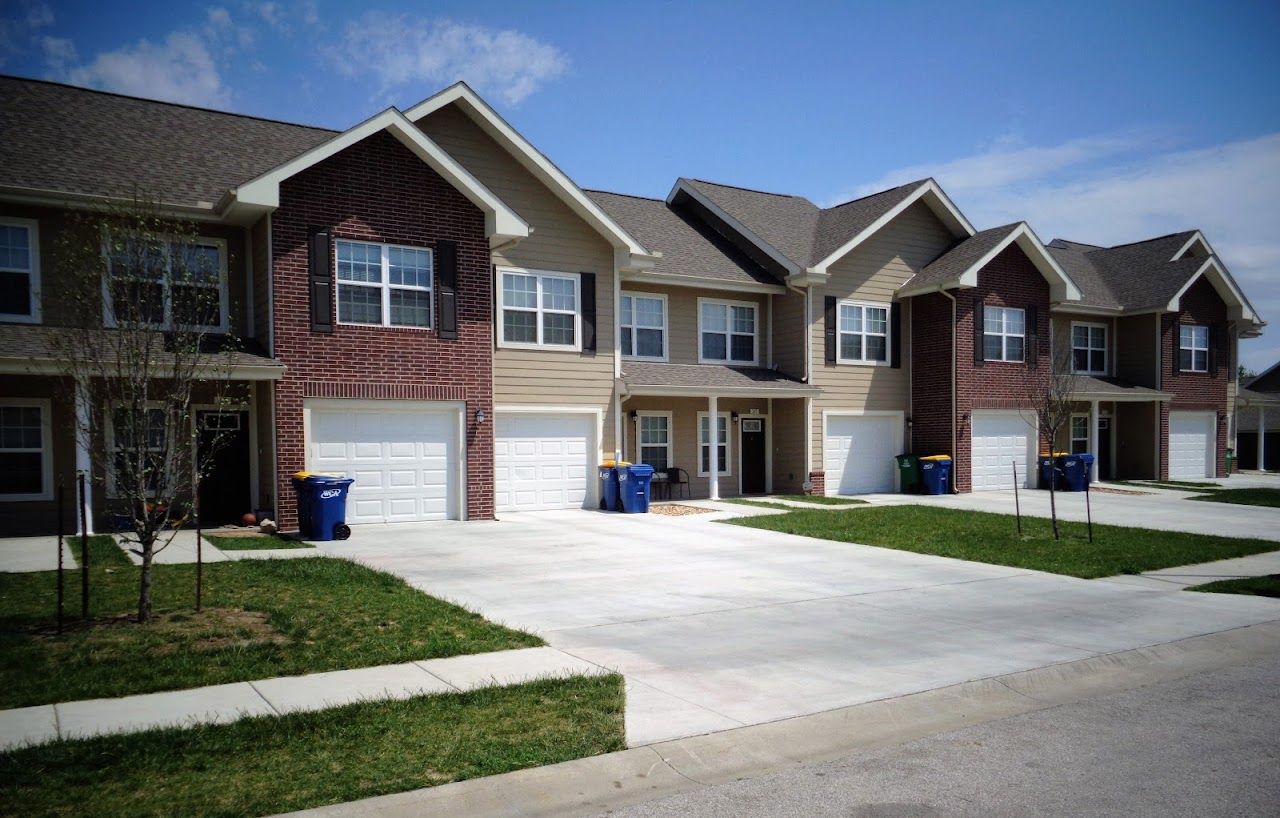 Photo of Grant Park Villas. Affordable housing located at 202 W Walnut St Raymore, MO 64083