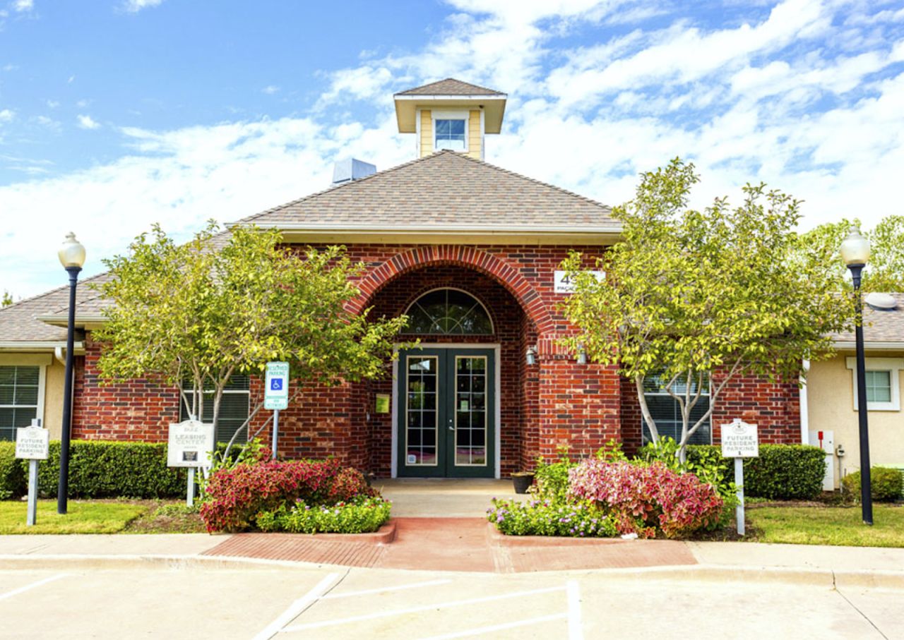 Photo of Addison Park Apartments at 4901 Pacific Dr Arlington, TX 76001