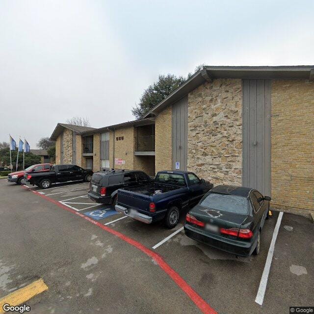 Photo of Vernazza Apartments. Affordable housing located at 2800 W Davis St Dallas, TX 75211