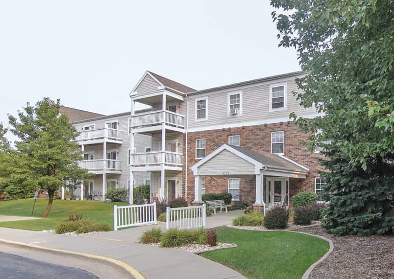 Photo of APPLEWOOD SENIOR APTS II. Affordable housing located at 3175 PENNSYLVANIA AVE DUBUQUE, IA 52001