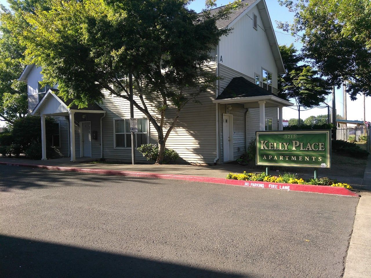 Photo of KELLY PLACE APTS at 1215 NE KELLY AVE GRESHAM, OR 97030