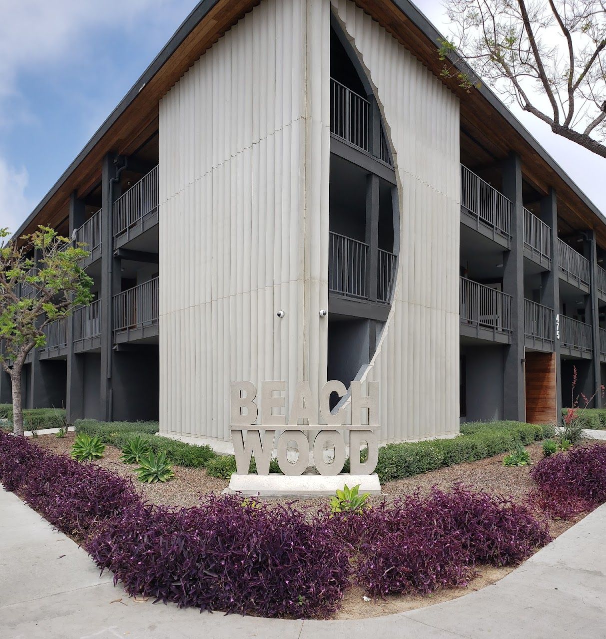 Photo of Beachwood Apartments at 475 W 5th St Long Beach, CA 90802