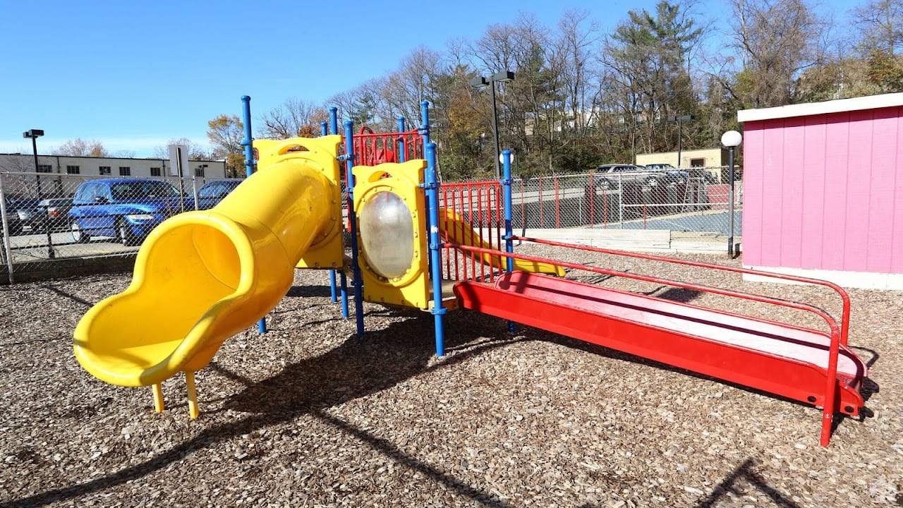 Photo of Brent Place Apartments at 375 S Reynolds St Alexandria, VA 22304