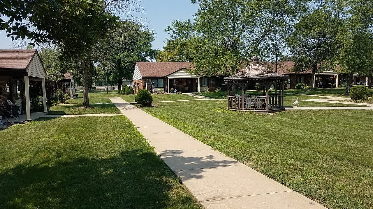 Photo of COUNTRY PLACE APTS (OTTAWA). Affordable housing located at 701 W MCKINLEY RD OTTAWA, IL 61350