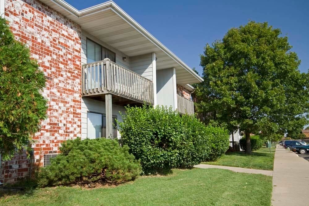 Photo of DELAWARE ON PRIMROSE APTS at 1717 E PRIMROSE ST SPRINGFIELD, MO 65804