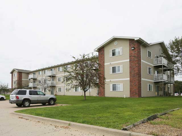 Photo of SOUTHERN HILLS APTS PHASE I. Affordable housing located at 202 18TH AVE E OSKALOOSA, IA 52577