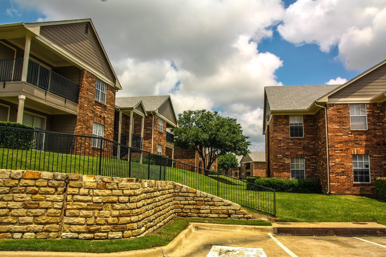Photo of HEBRON TRAIL APTS. Affordable housing located at 1109 E HEBRON PKWY CARROLLTON, TX 75010