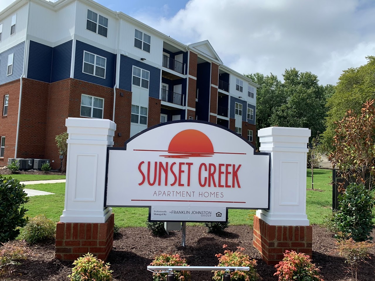 Photo of SUNSET CREEK. Affordable housing located at 4020 VICTORIA BLVD HAMPTON, VA 23669