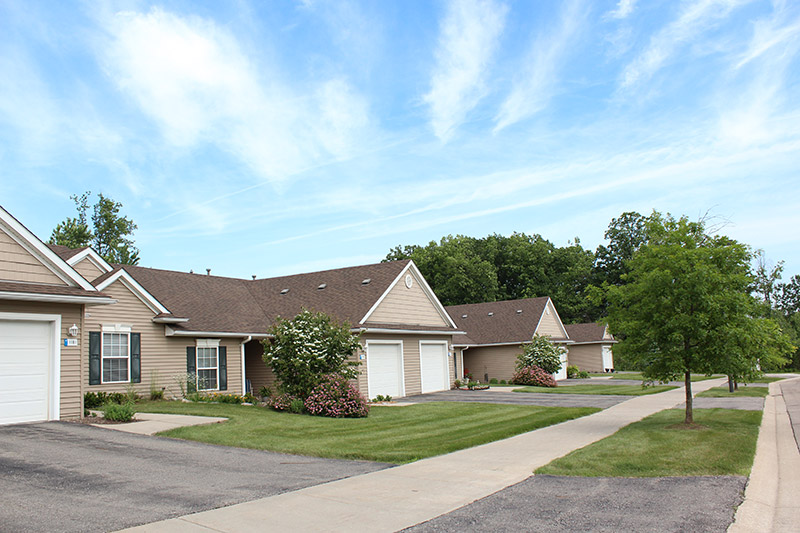 Photo of VILLAGE OF OAKLAND WOODS. Affordable housing located at 420 S OPDYKE RD PONTIAC, MI 48341