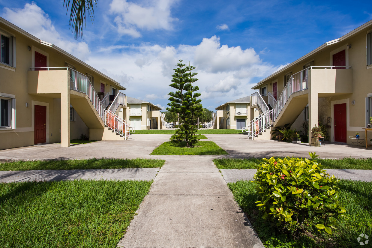 Photo of HIDDEN GROVE. Affordable housing located at 13815 SW 271ST TER HOMESTEAD, FL 33032