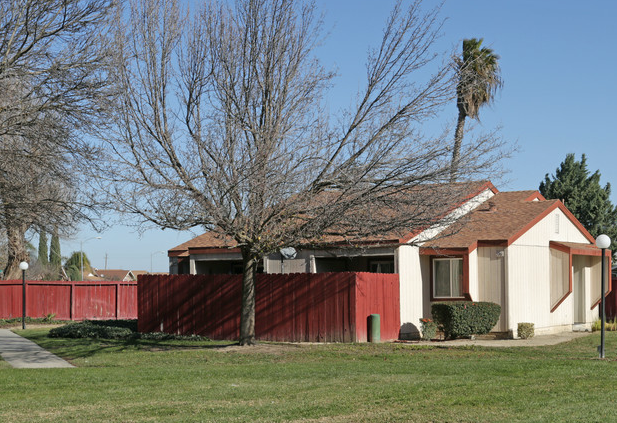 Photo of MENDOTA GARDENS APTS. Affordable housing located at 202 I ST MENDOTA, CA 93640