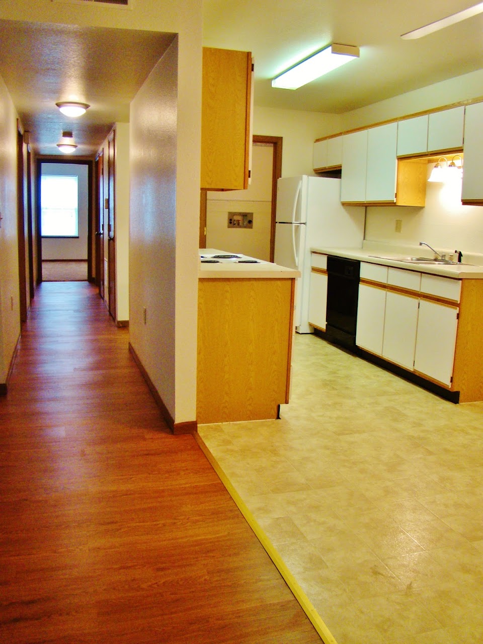 Photo of OAKWOOD ESTATES OF DECATUR. Affordable housing located at 1400 W MOUND RD DECATUR, IL 62526