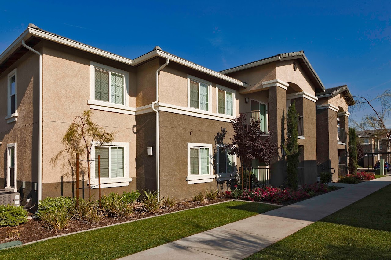 Photo of VALLEY OAKS APT HOMES. Affordable housing located at 351 N W ST TULARE, CA 93274