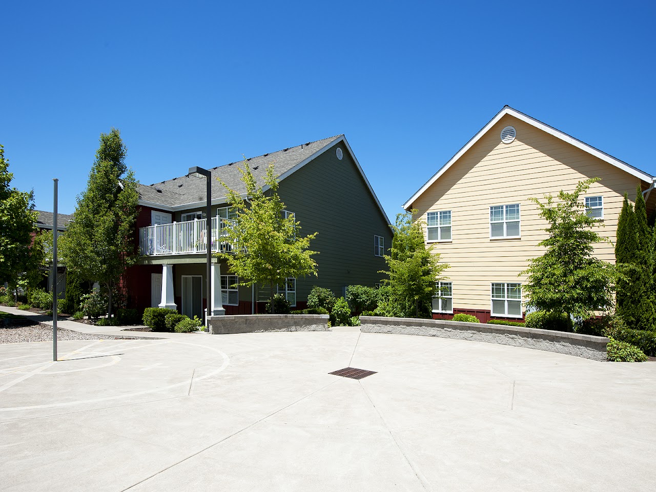 Photo of APPLE ORCHARD VILLAGE. Affordable housing located at 2694 EDGEWOOD DR EUGENE, OR 97404