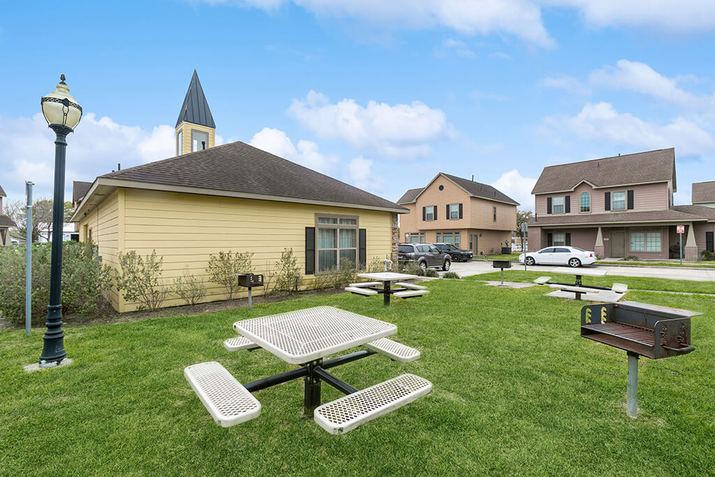 Photo of STERLING GREEN VILLAGE at 938 STEVENAGE LN CHANNELVIEW, TX 77530