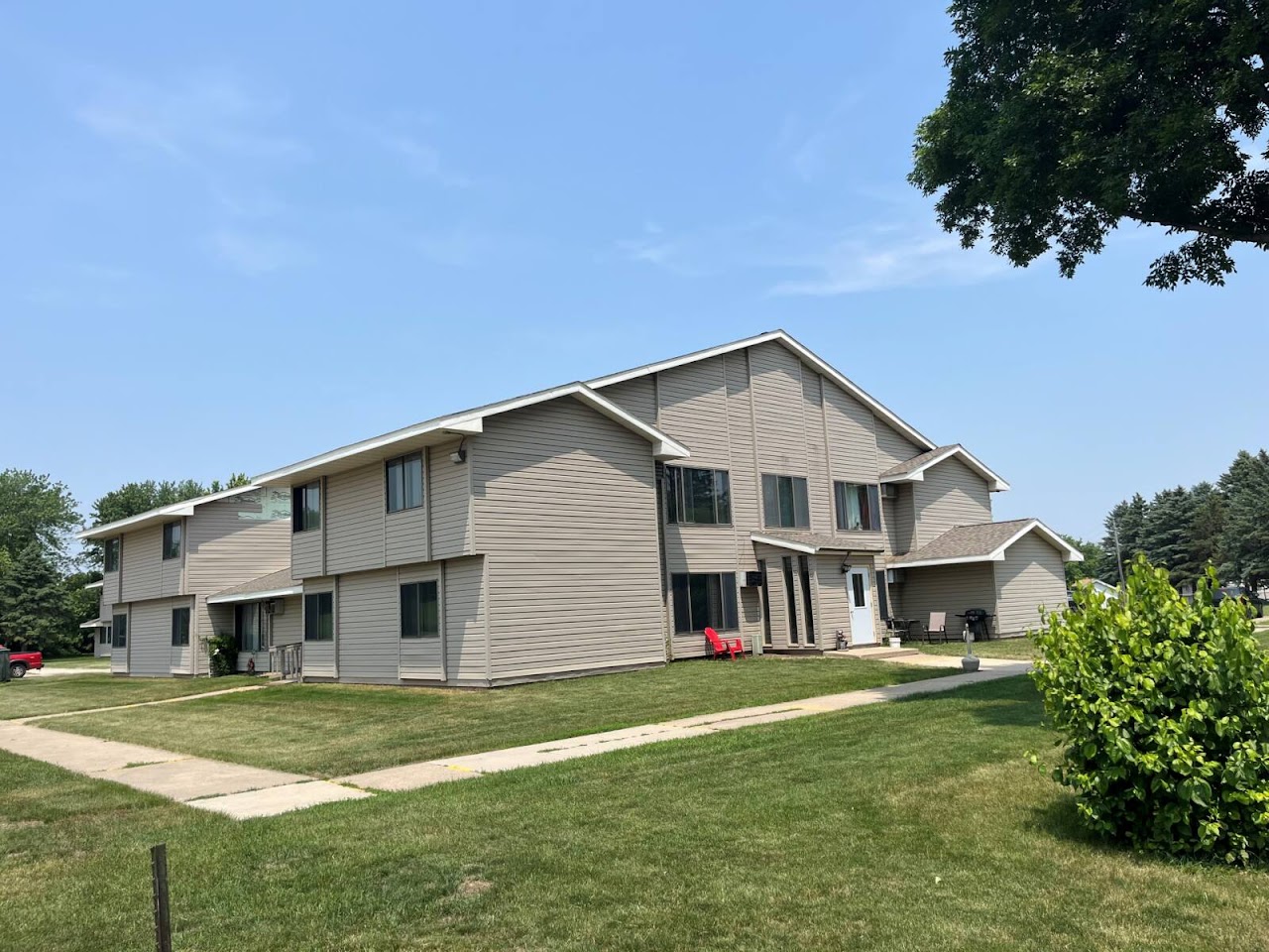 Photo of CIRCLE PINE APARTMENTS. Affordable housing located at 102 2ND AVE W BALATON, MN 56115