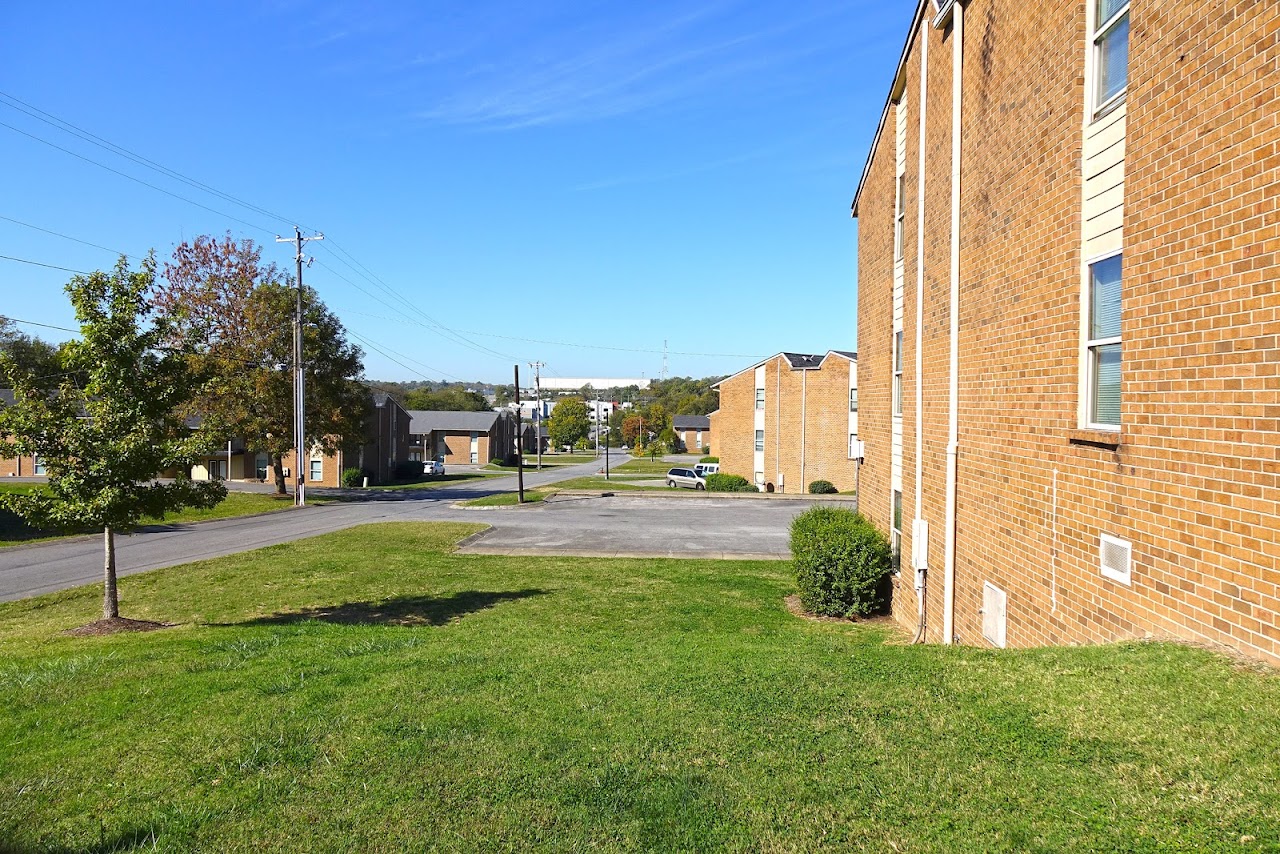 Photo of FALLBROOK APTS. Affordable housing located at 237 256 DELLWAY VILLA RD NASHVILLE, TN 