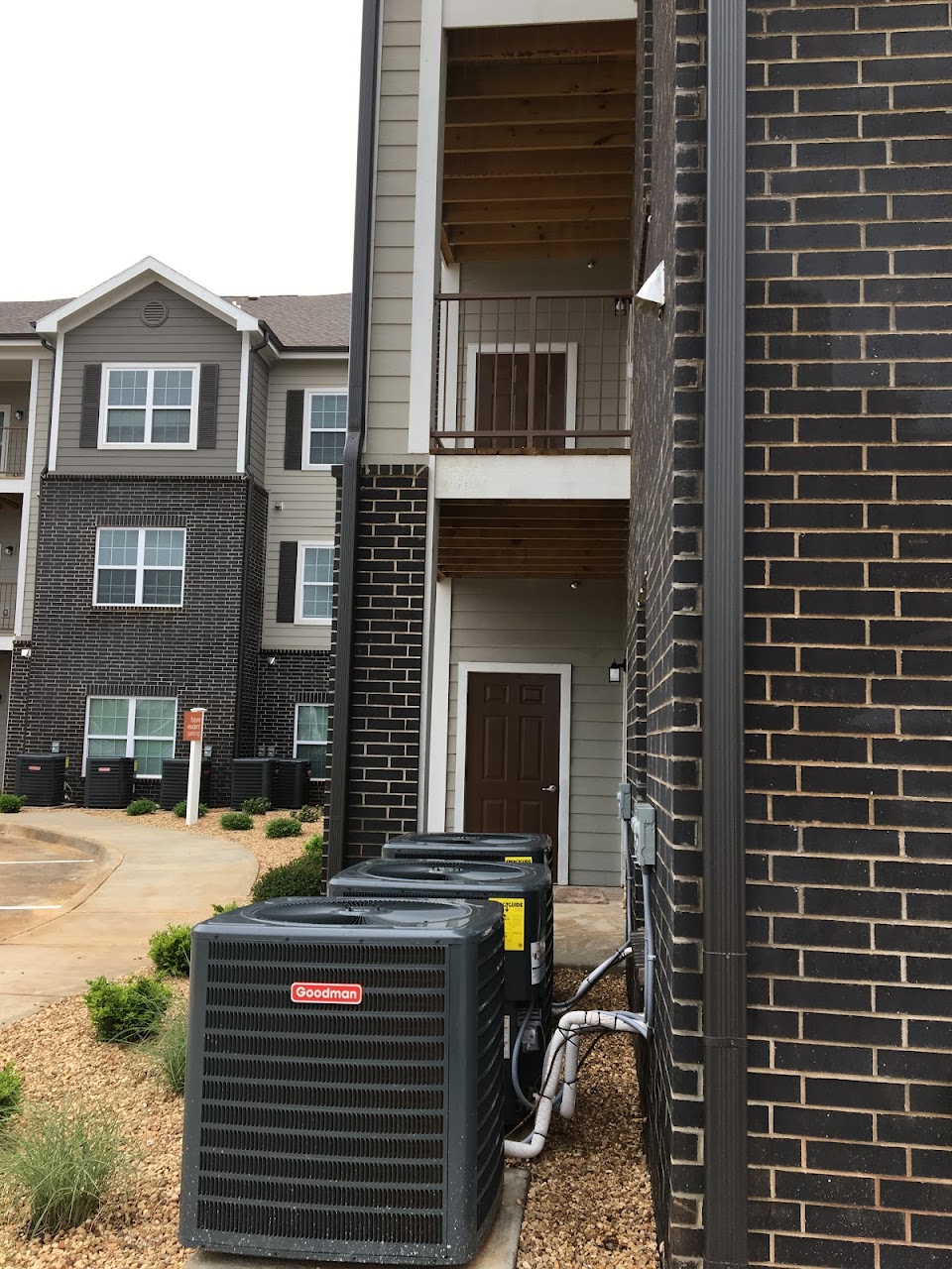 Photo of VILLAS AT LARK POINTE. Affordable housing located at 1220 EAST LARK STREET SPRINGFIELD, MO 65804