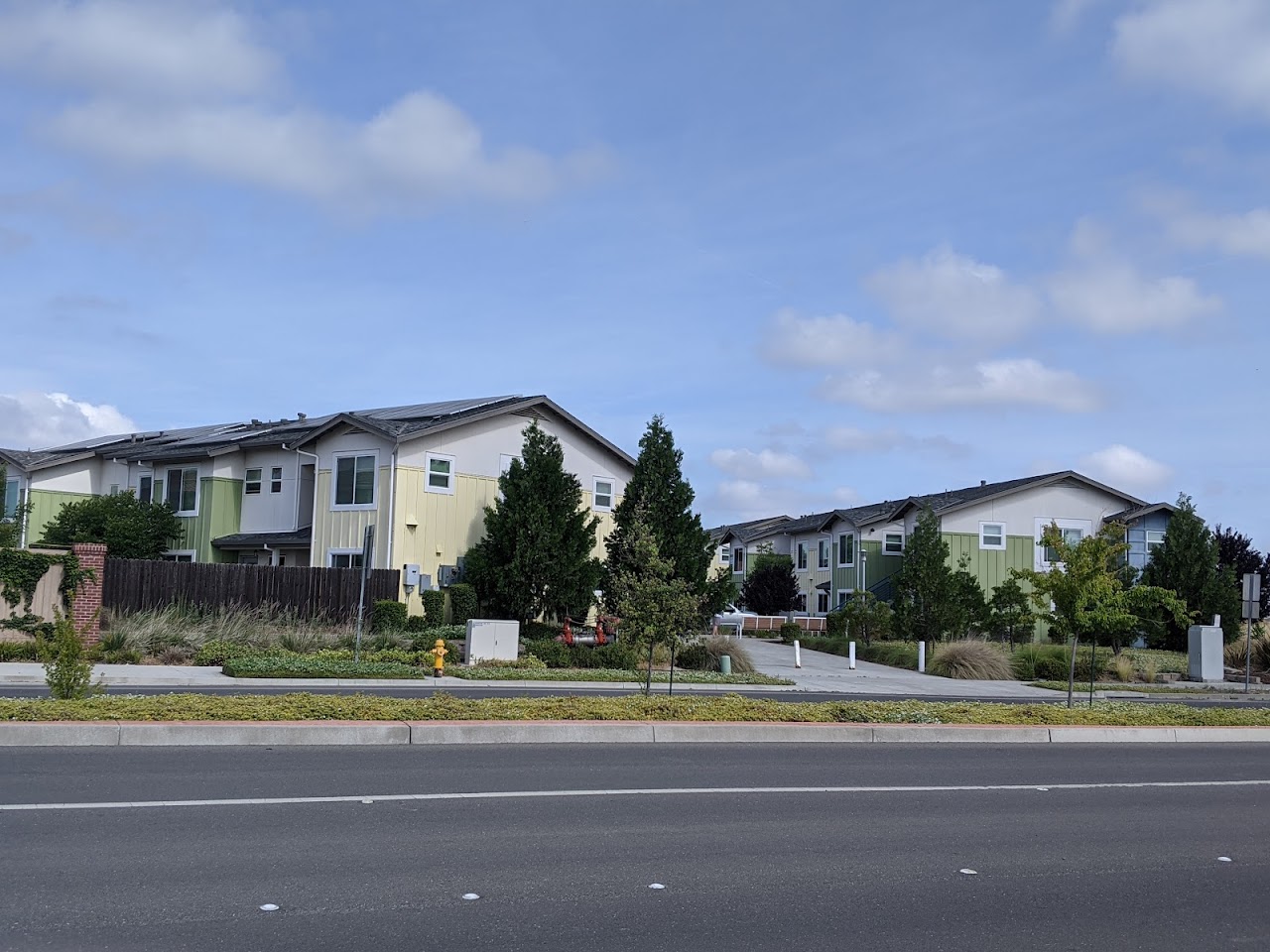 Photo of ROCHDALE GRANGE COMMUNITY. Affordable housing located at 2090 HERITAGE PKWY WOODLAND, CA 95776