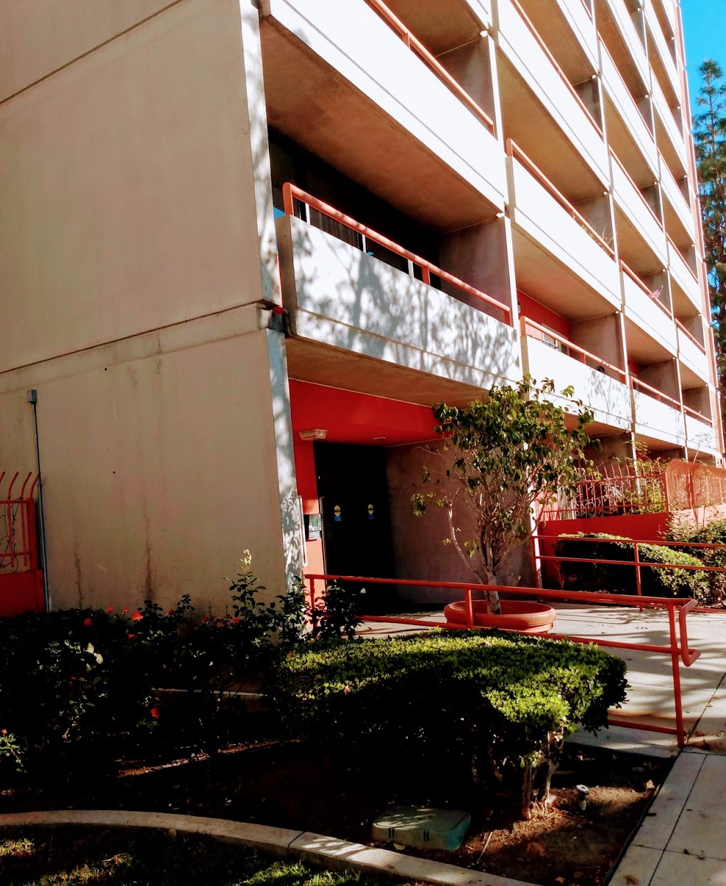 Photo of FLOWER PARK PLAZA. Affordable housing located at 901 W FIRST ST SANTA ANA, CA 92703