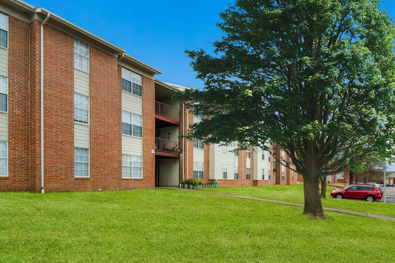 Photo of GRANDVIEW APARTMENTS - FAYETTEVILLE at 401 W 24TH ST FAYETTEVILLE, AR 72701