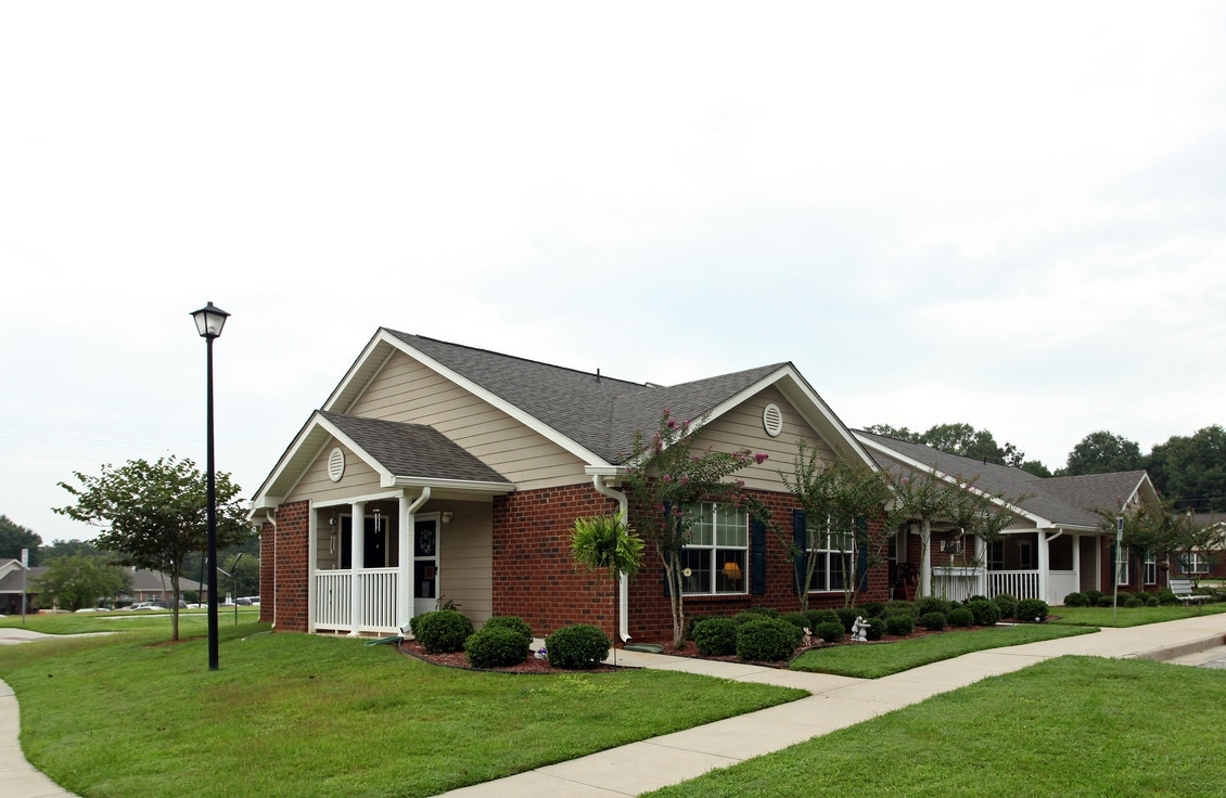 Photo of BELLE ISLE APTS. Affordable housing located at 18720 US HWY 90 ROBERTSDALE, AL 36567