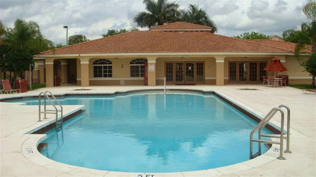 Photo of MONTEREY POINTE. Affordable housing located at 1452 E MOWRY DR HOMESTEAD, FL 33033