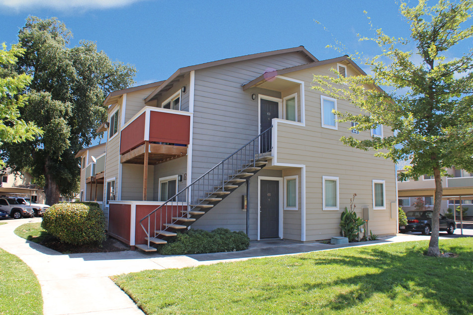 Photo of OAK VALLEY APTS at 5520 HARRISON ST NORTH HIGHLANDS, CA 95660