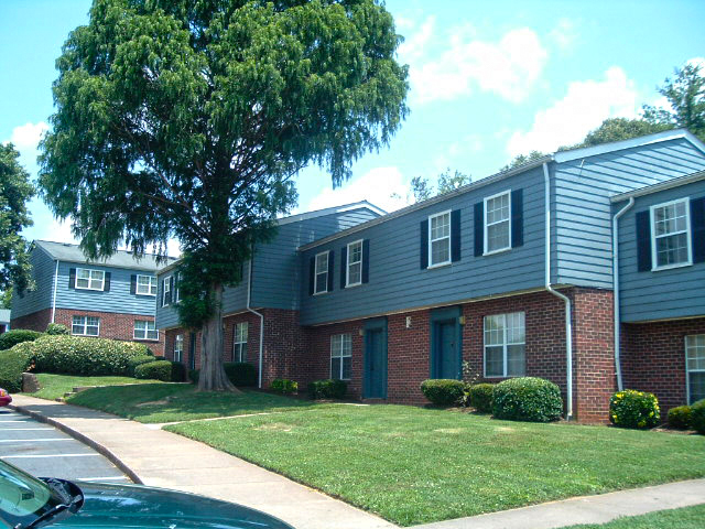 Photo of CATAWBA PINES APARTMENTS. Affordable housing located at 815 EAST 1ST ST NEWTON, NC 28658
