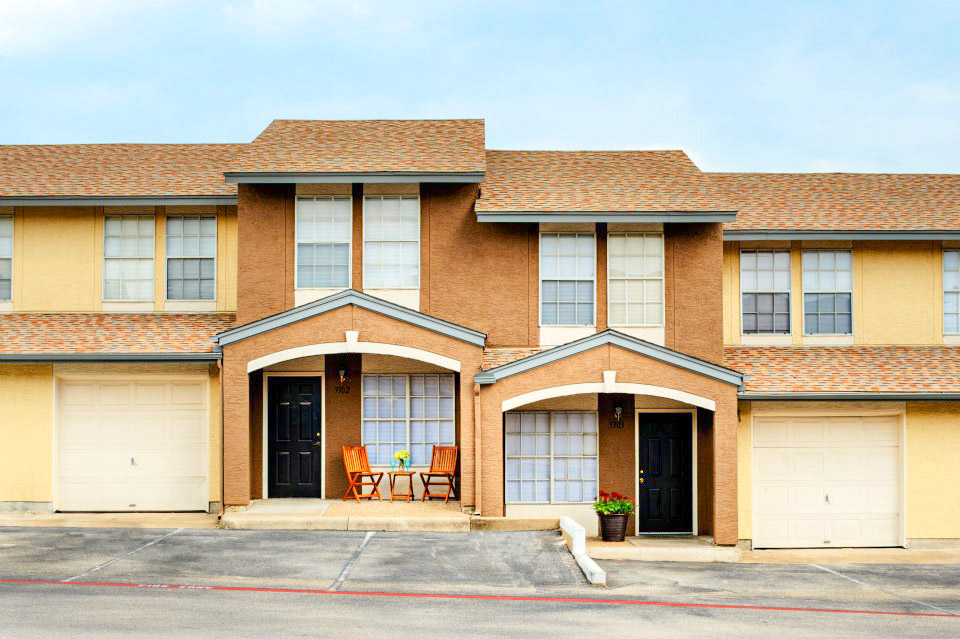 Photo of HENNA TOWNHOMES. Affordable housing located at 2500 LOUIS HENNA BLVD ROUND ROCK, TX 78664