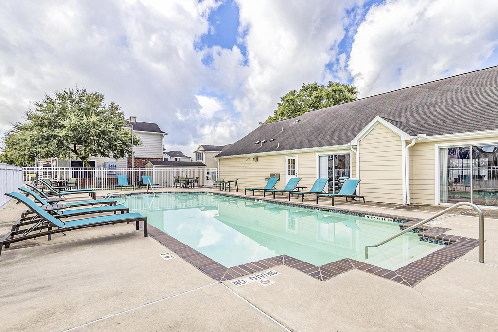 Photo of FALCON POINTE APTS. Affordable housing located at 915 COLE AVE ROSENBERG, TX 77471
