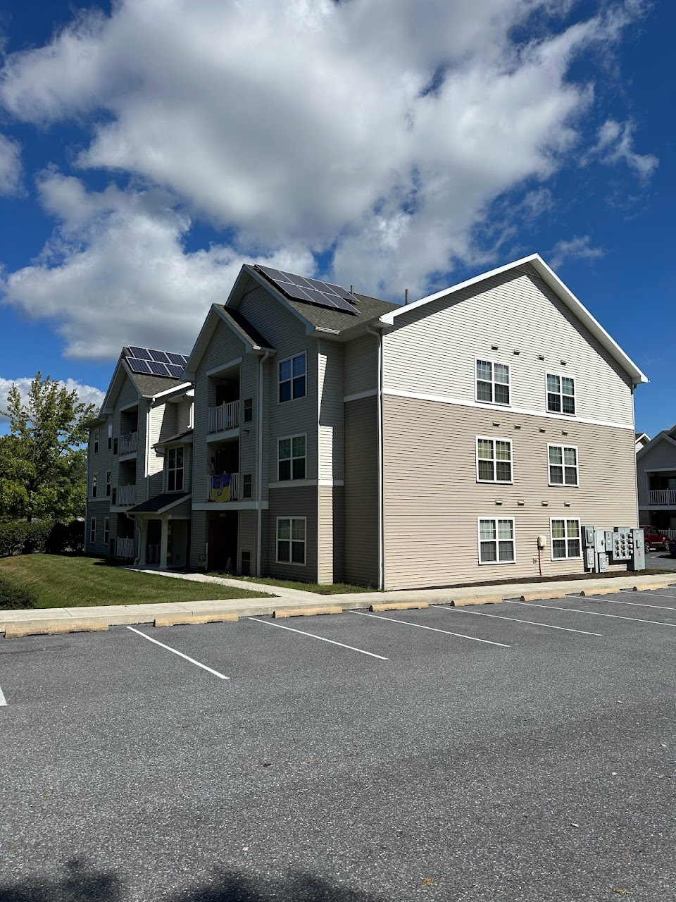 Photo of CROSSROADS (THE). Affordable housing located at 2141 CEDAR RUN DR CAMP HILL, PA 17011