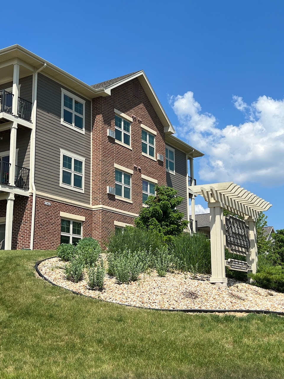 Photo of APPLEWOOD IV. Affordable housing located at 3275 PENNSYLVANIA AVE DUBUQUE, IA 52001