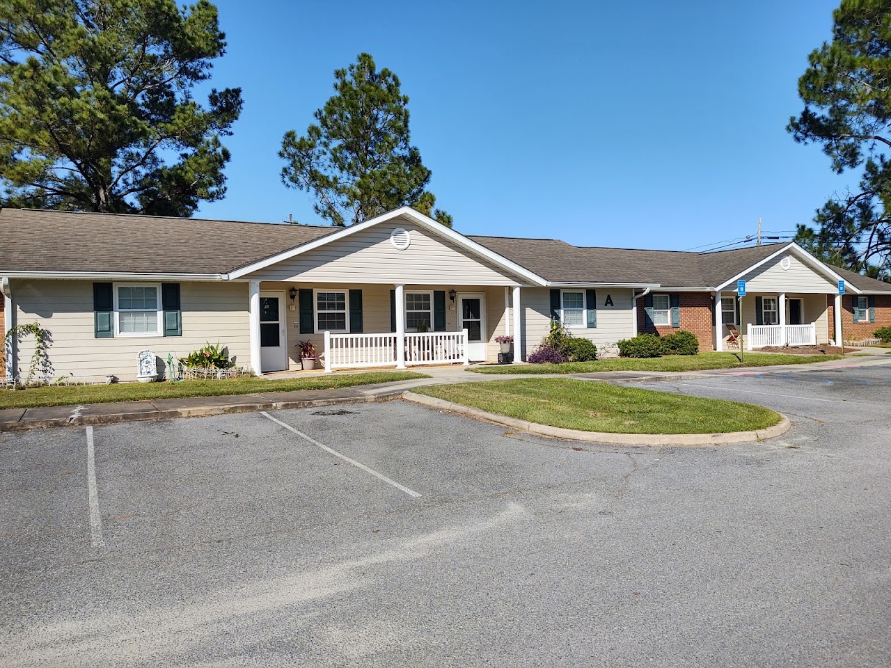Photo of HERITAGE SQUARE ELDERLY. Affordable housing located at 307 W RAILROAD ST S PELHAM, GA 31779