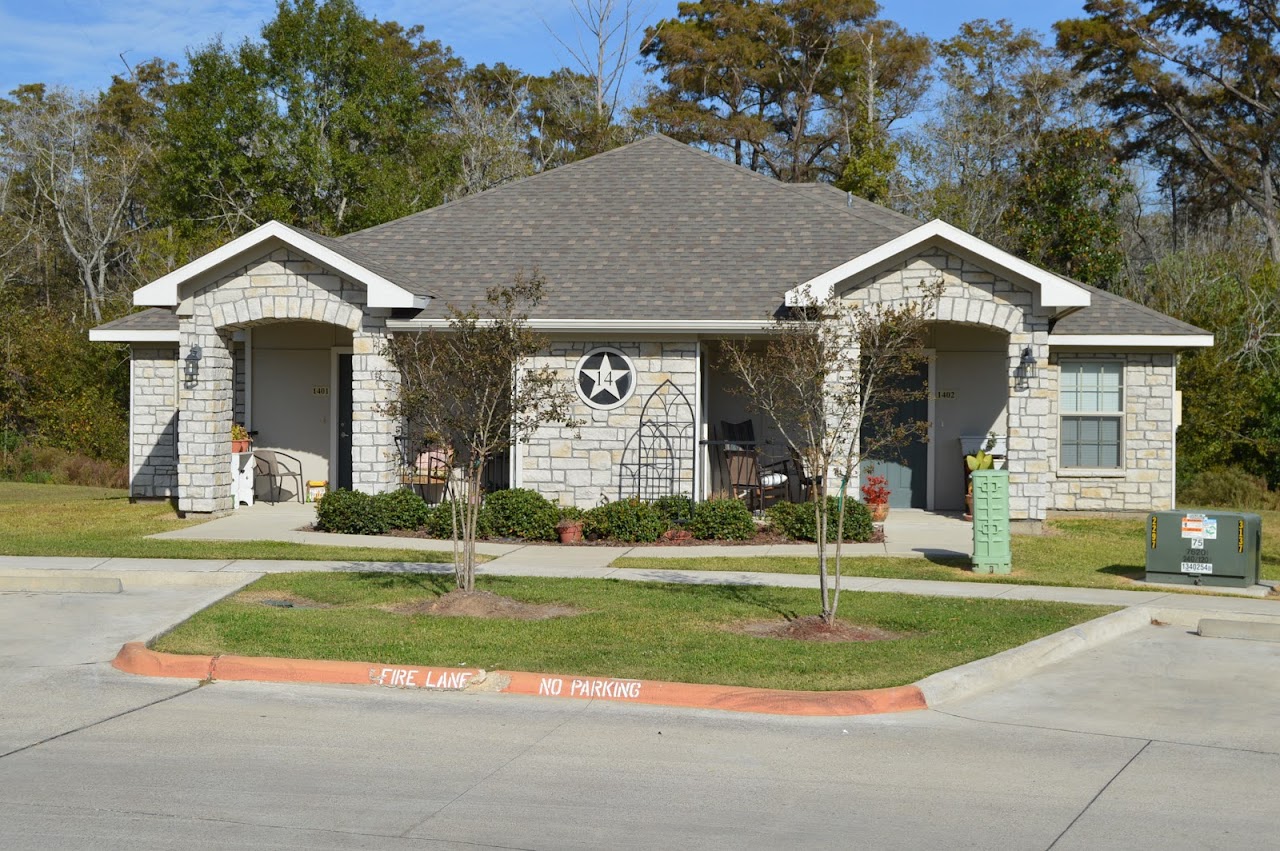 Photo of STONE HEARST APTS at 1650 E LUCAS DR BEAUMONT, TX 77703