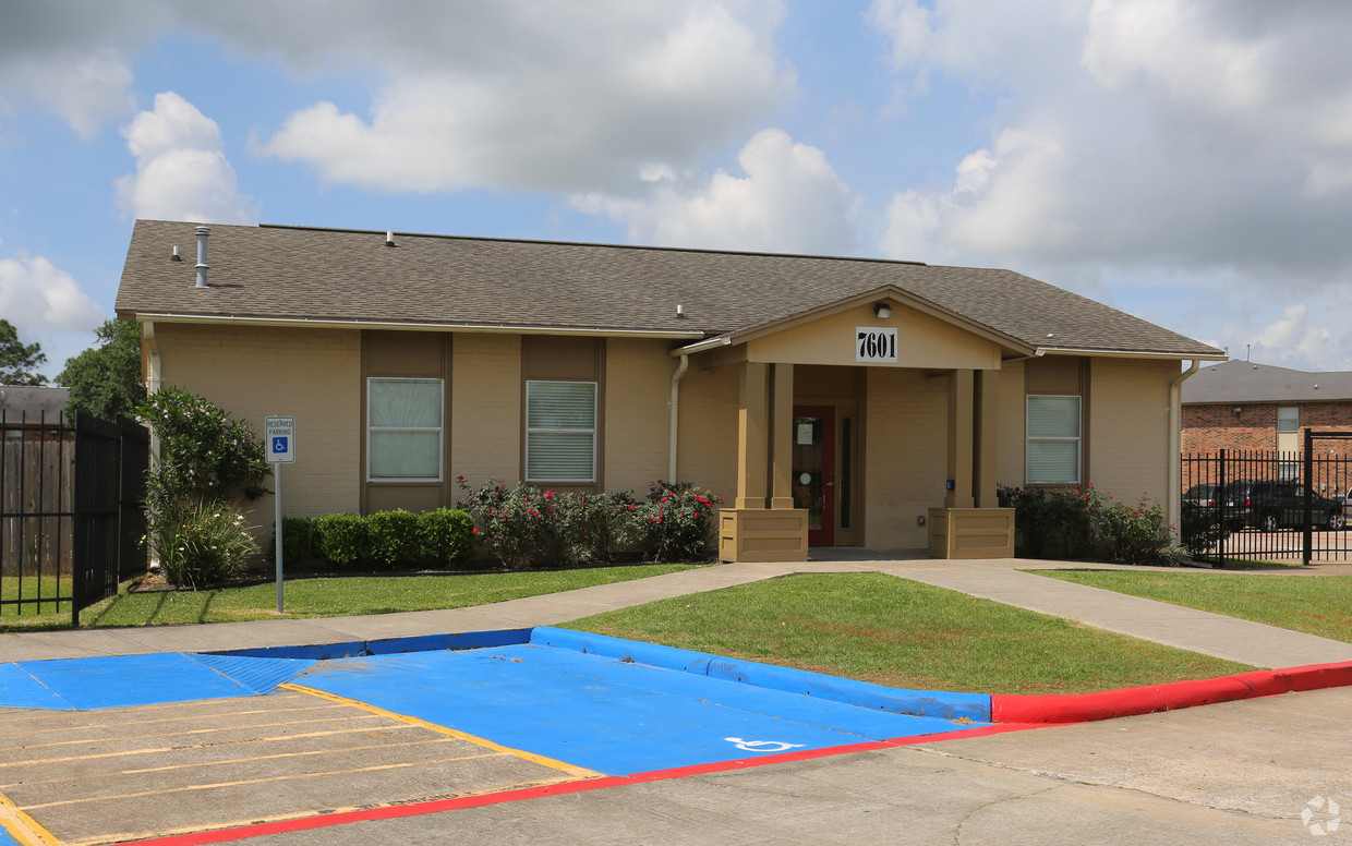 Photo of CEDARRIDGE APTS. Affordable housing located at 7601 NINTH AVE PORT ARTHUR, TX 77642