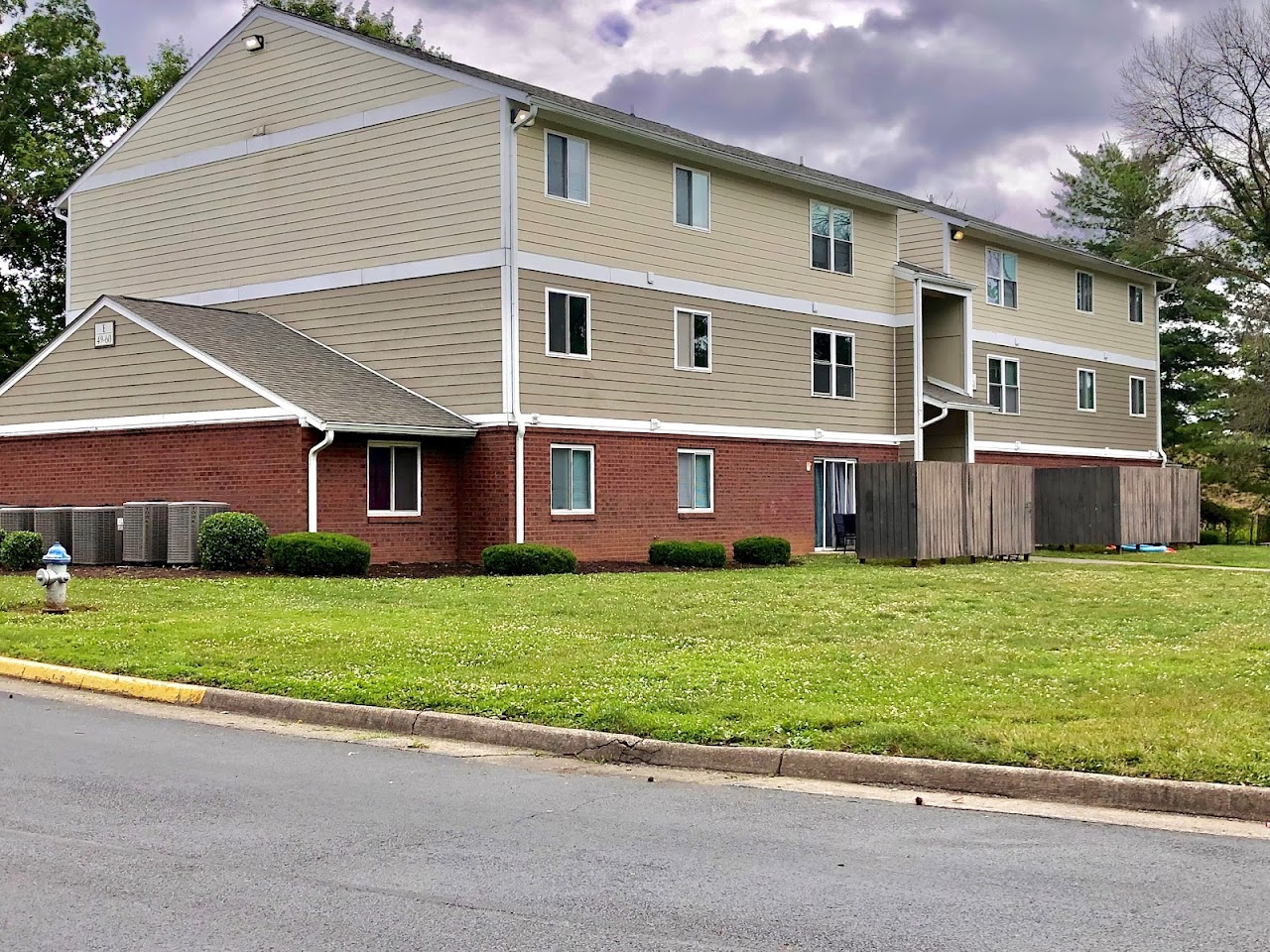 Photo of FERNCLIFF SOUTH. Affordable housing located at 3666 FERNCLIFF AVE NW ROANOKE, VA 24017