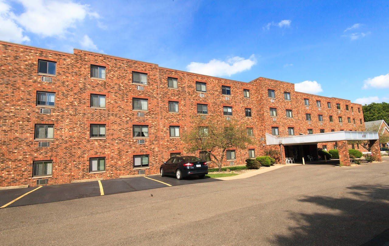 Photo of HERITAGE APTS at 600 GRANADA AVE YOUNGSTOWN, OH 44505