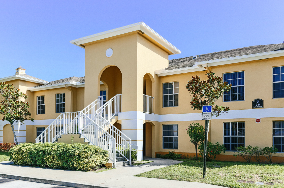 Photo of LIVE OAK VILLAS I. Affordable housing located at 919 S 25TH ST FORT PIERCE, FL 34947