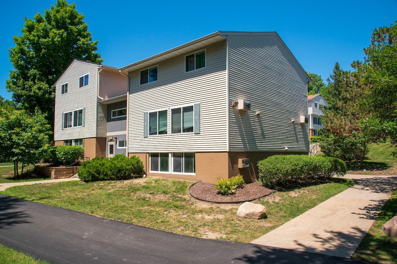 Photo of PRAIRIE MEADOWS. Affordable housing located at 11345, 11355, 11365 WESTWIND DR EDEN PRAIRIE, MN 55344