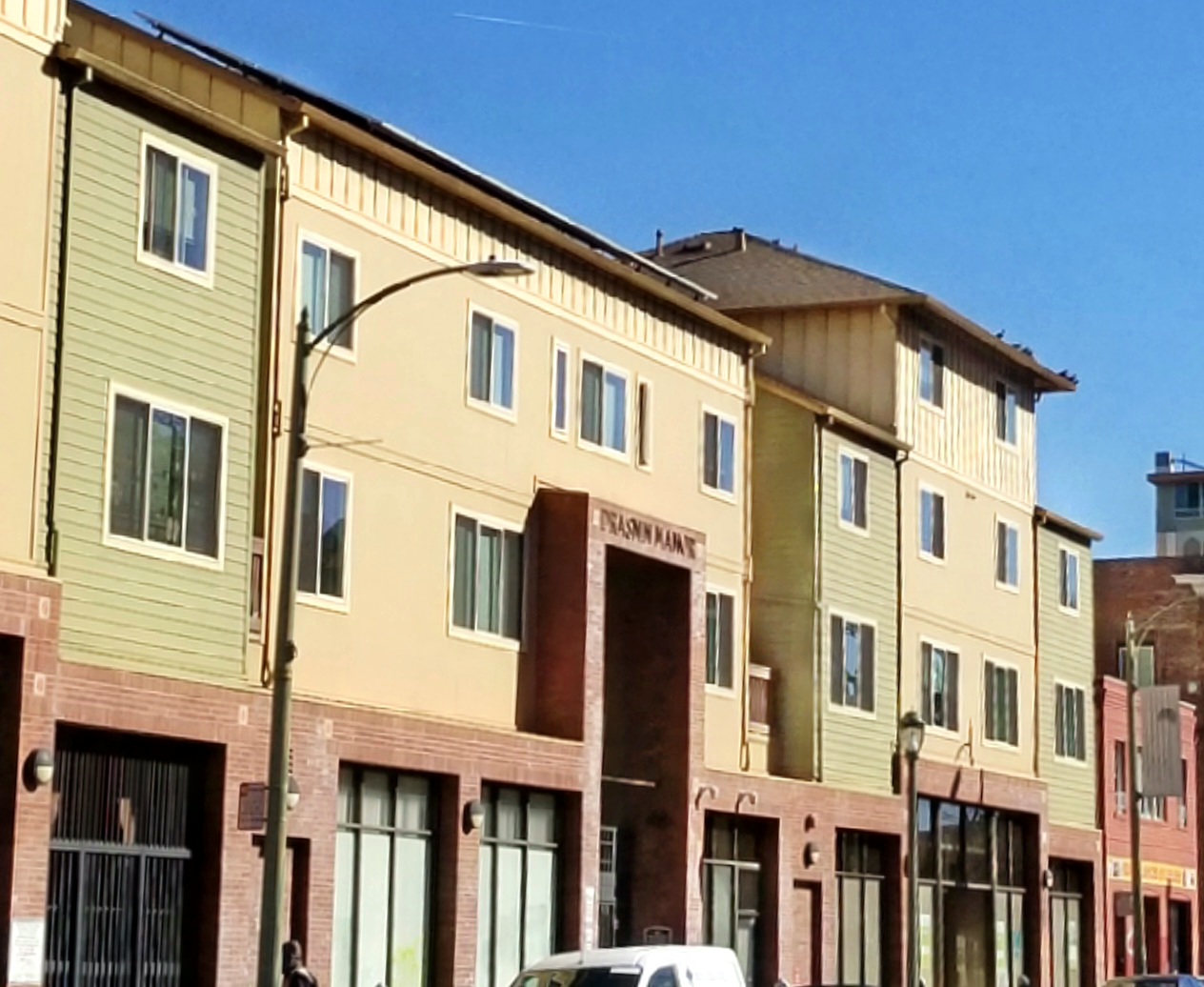 Photo of DRASNIN MANOR APTS. Affordable housing located at 2530 INTERNATIONAL BLVD OAKLAND, CA 94601