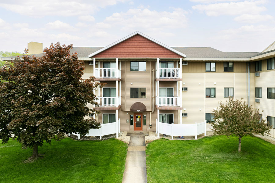 Photo of WEDGEWOOD COMMONS III. Affordable housing located at 1900 MILLER ST LA CROSSE, WI 54601