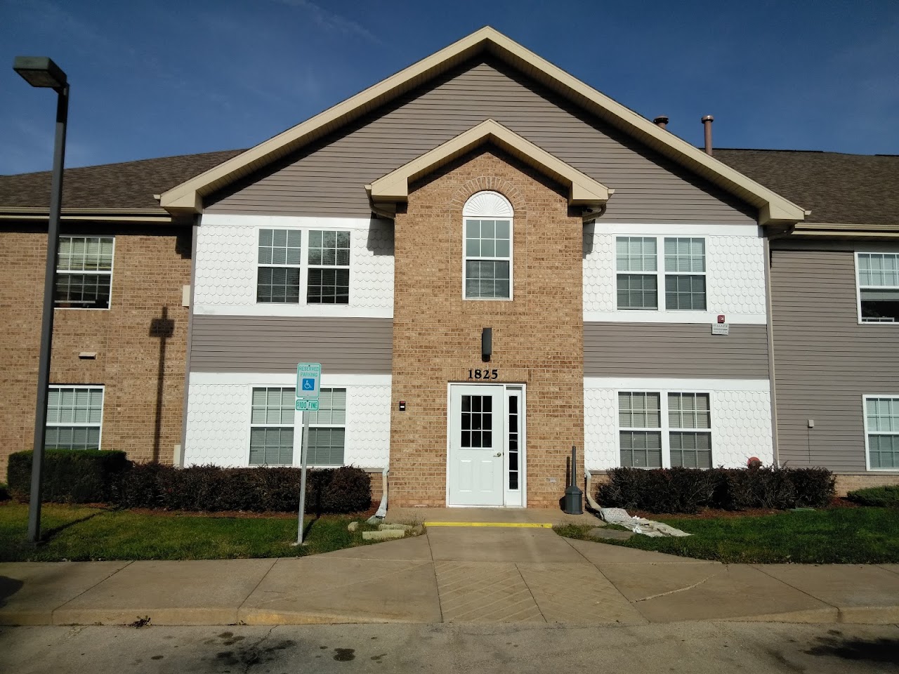 Photo of YELLOW CREEK GLEN APTS. Affordable housing located at 1825 S YELLOW CREEK CT FREEPORT, IL 61032