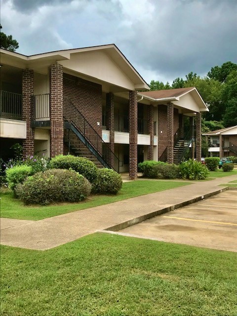 Photo of CRESTVIEW APTS. Affordable housing located at 1001 S EASTMAN RD LONGVIEW, TX 75602
