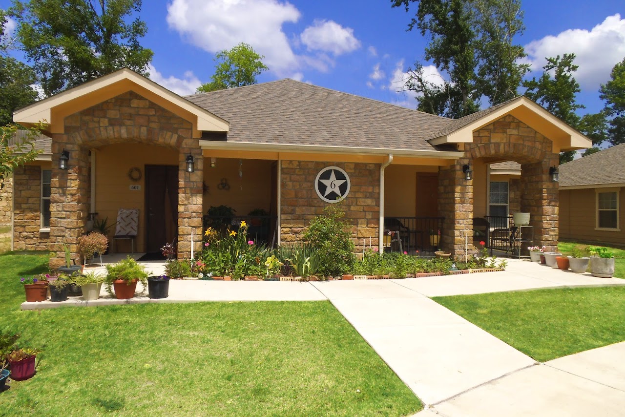 Photo of SENIOR VILLAGES OF HUNTSVILLE. Affordable housing located at 140 ESSEX BLVD HUNTSVILLE, TX 77320