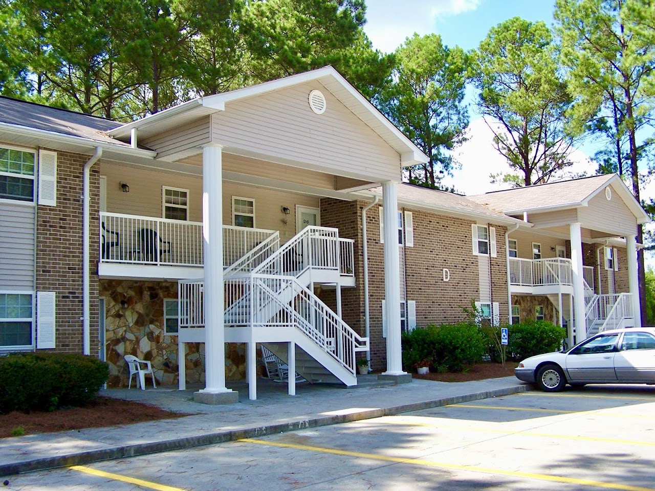 Photo of GREEMBRIAR APARTMENTS. Affordable housing located at 131 BURKETTS FERRY RD HAZLEHURST, GA 31539