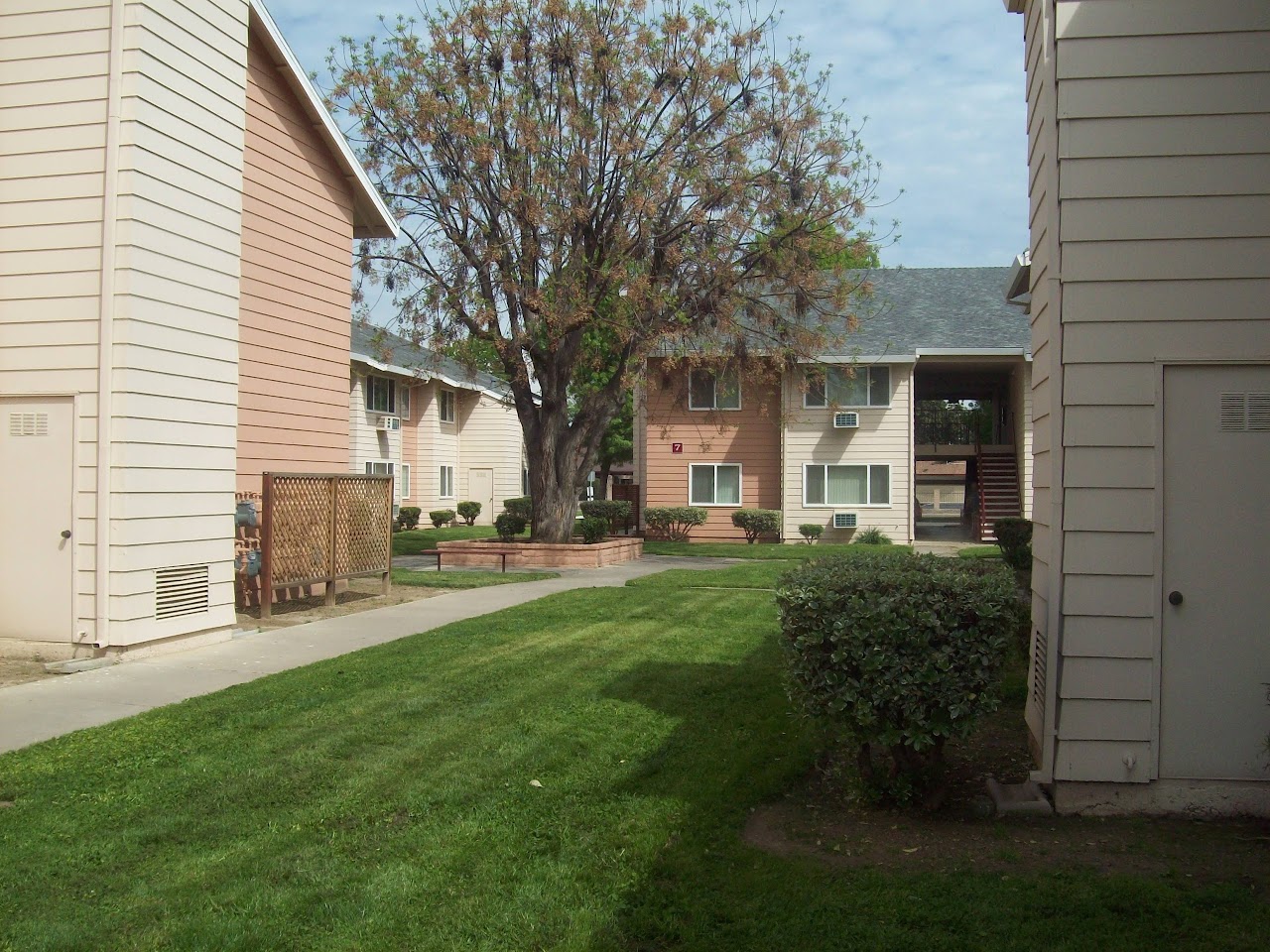 Photo of TULE VISTA. Affordable housing located at 552 W ALPINE PL TULARE, CA 93274