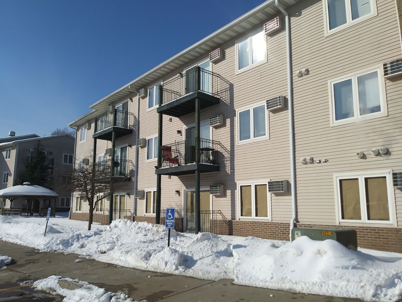 Photo of PARKSIDE EAST APTS IV. Affordable housing located at 3560 E DOUGLAS AVE DES MOINES, IA 50317
